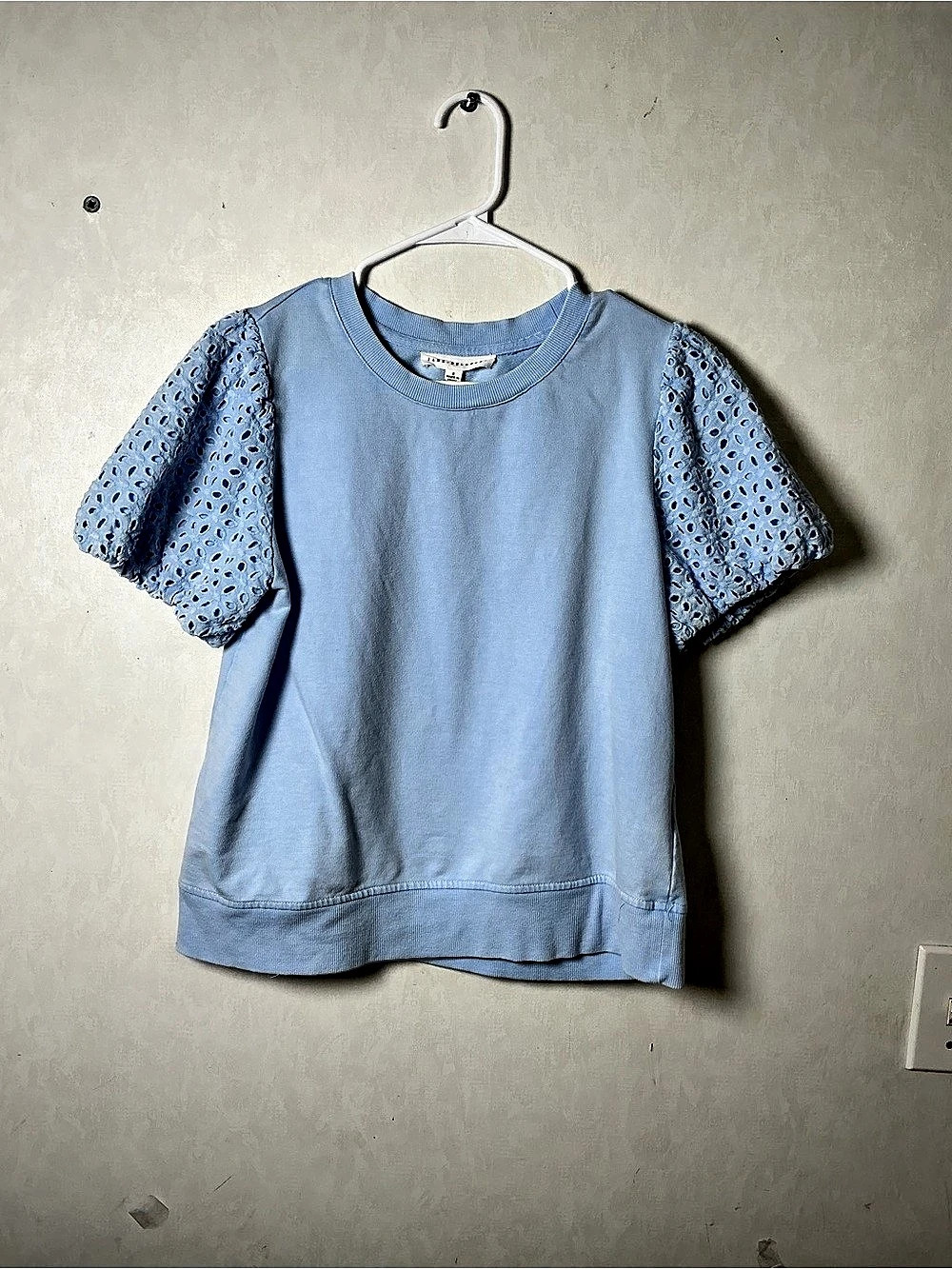 Jane & Delancey Eyelet Puff Sleeve Top in Blue Size Small Like New